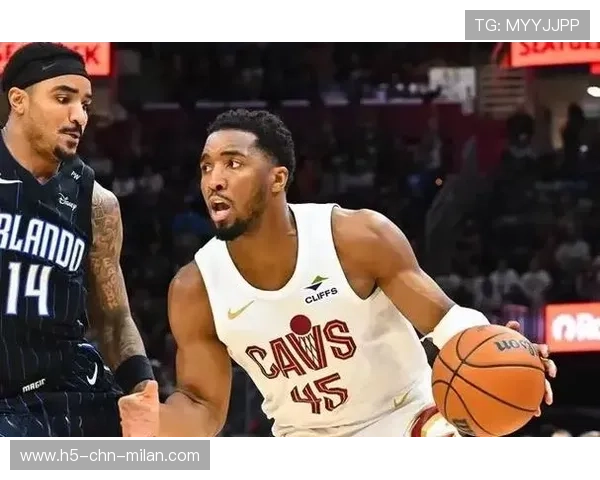 米切尔关键时刻命中三分，骑士在主场取胜